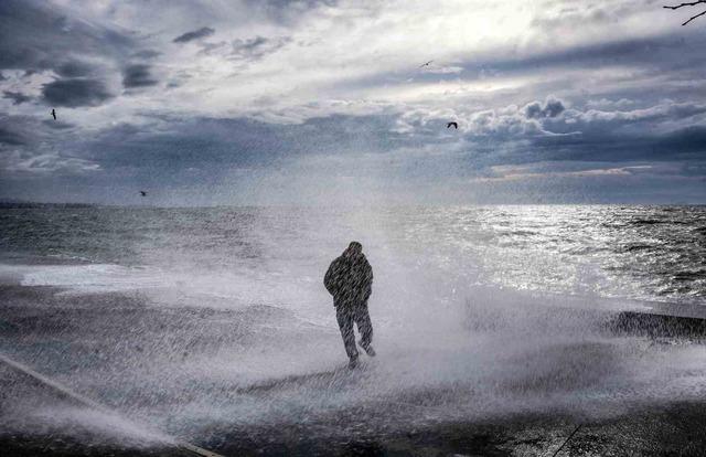 İstanbul’da lodos! Dalgalar sahili kapladı 1
