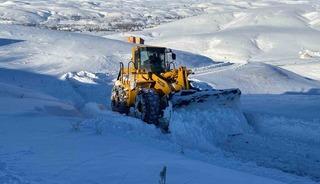 Bing&ouml;l&rsquo;de yoğun kar yağışı sonrası k&ouml;y yollarında &ccedil;alışmalar devam ediyor