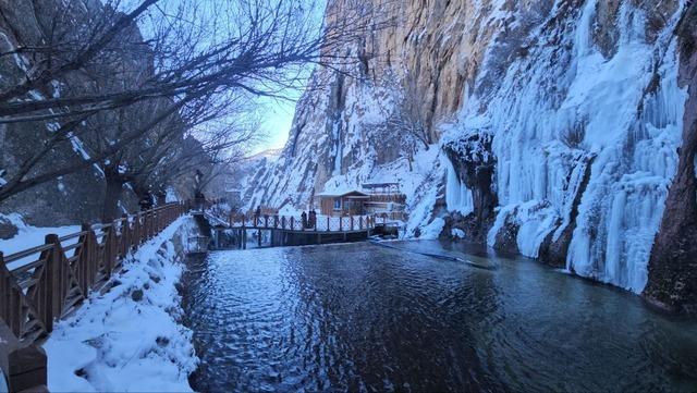 Malatya&rsquo;da G&uuml;rpınar Şelalesi buz tuttu 4