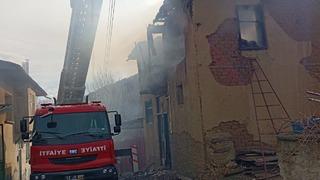 Konya'da evinde yangın çıkan kadın yaralandı