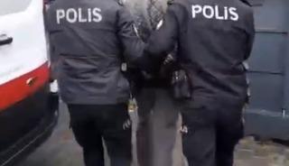 İzmir&rsquo;de 24 yıl hapis cezasıyla aranan şahıs yakalandı