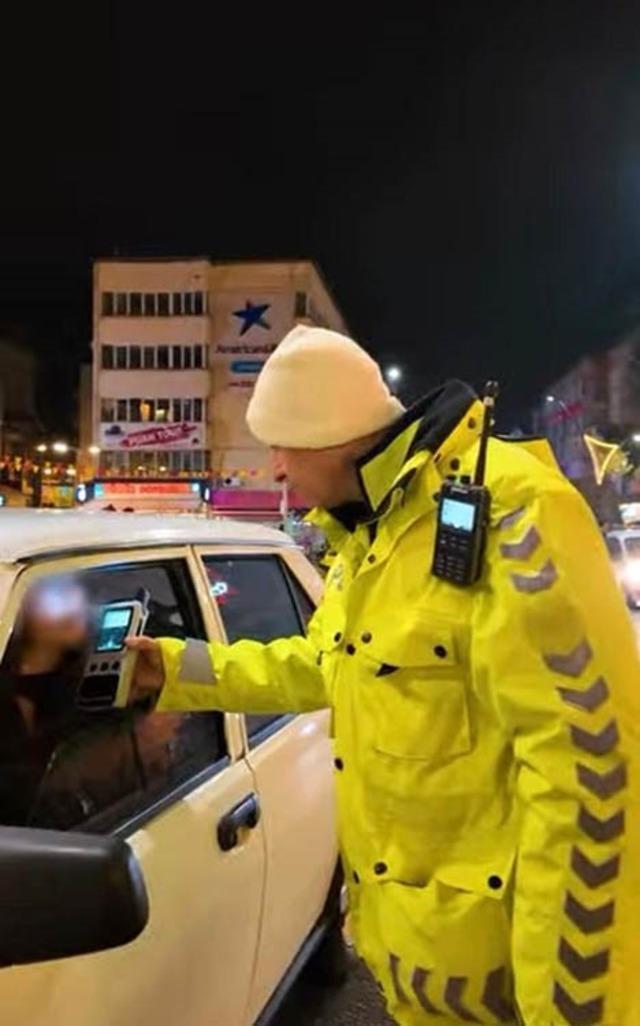 Isparta&rsquo;da polis denetimlerinde 31 aranan şahıs yakalandı 1