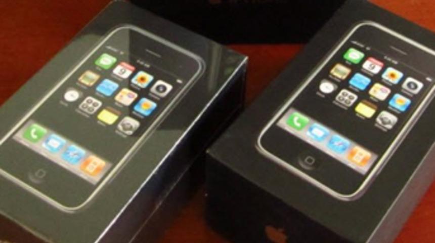 İlk İPhone'lar servet ediyor!