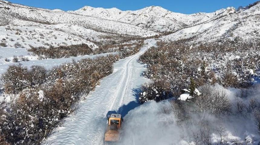 Tunceli'de t&uuml;m k&ouml;y yolları a&ccedil;ıldı! &Ccedil;alışmalar aralıksız s&uuml;r&uuml;yor
