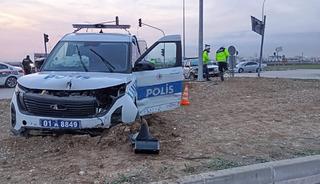 Adana'da trafik kazası! 3 polis yaralandı