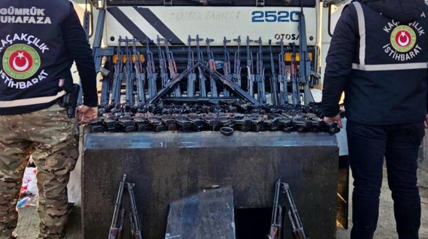 Yer: Şanlıurfa! G&uuml;mr&uuml;k kapısında 52 adet uzun namlulu silah ele ge&ccedil;irildi