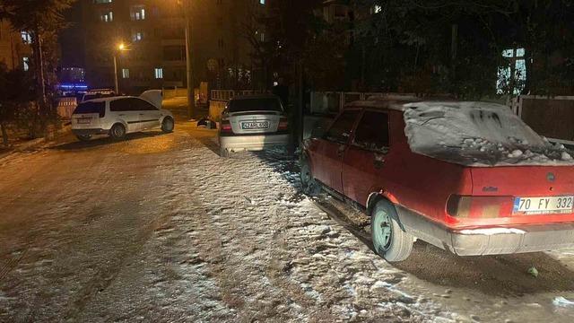 Karaman&rsquo;da park halindeki 2 araca &ccedil;arpan otomobilin s&uuml;r&uuml;c&uuml;s&uuml; kaza yerini terk etti 1