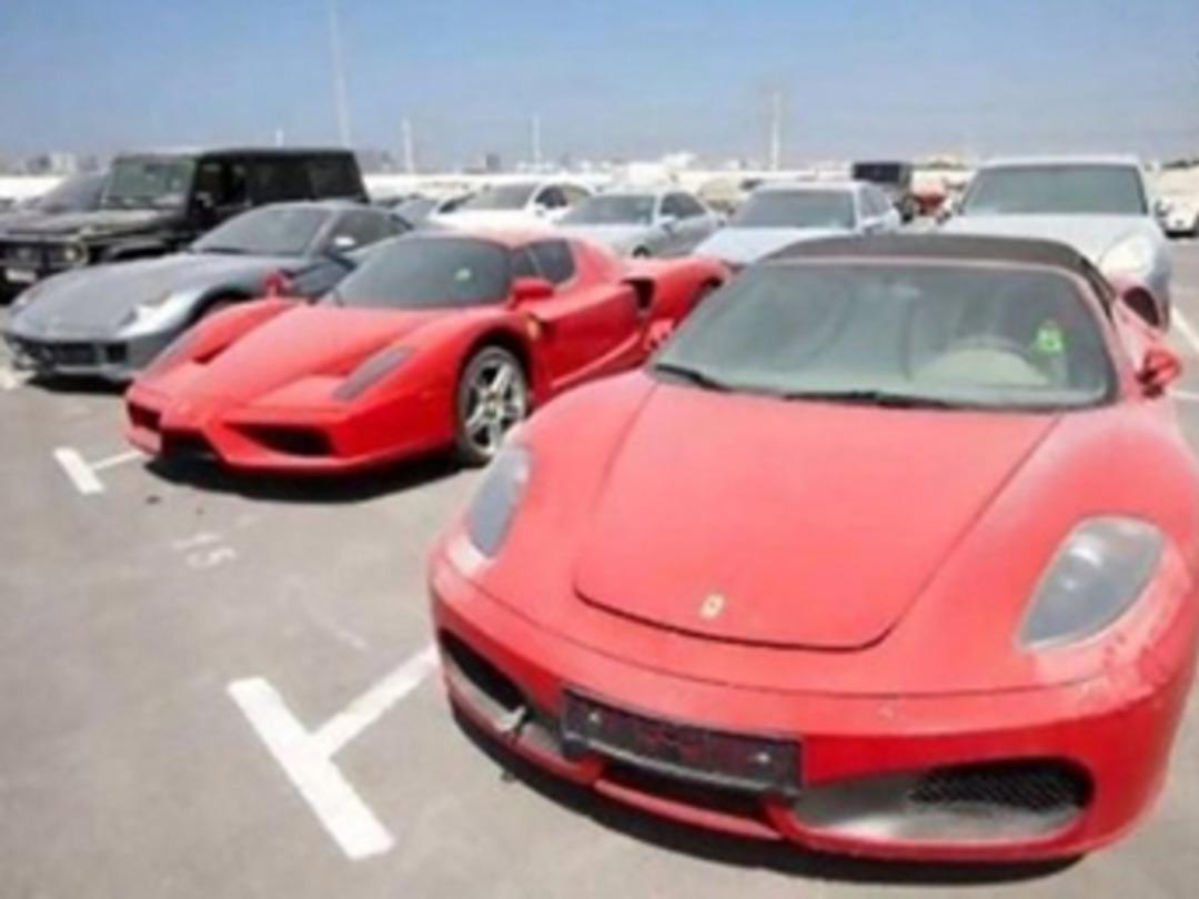 L&uuml;ks arabaları &ccedil;&ouml;pe atıyorlar