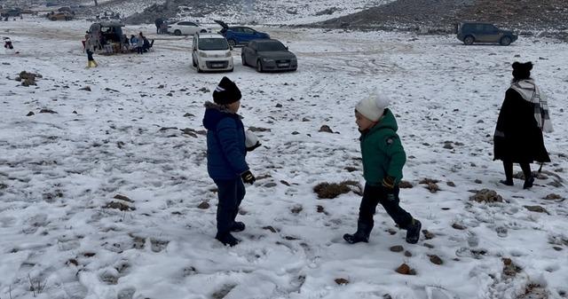 Torosların zirveleri beyaza b&uuml;r&uuml;nd&uuml;, Antalyalılar kar keyfini doyasıya yaşadı 12