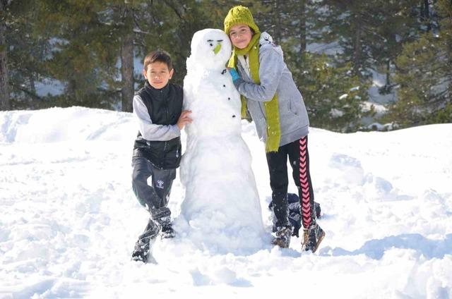 Torosların zirveleri beyaza b&uuml;r&uuml;nd&uuml;, Antalyalılar kar keyfini doyasıya yaşadı 9