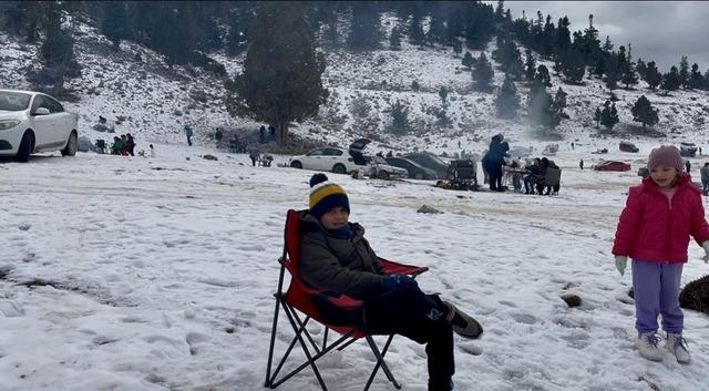 Torosların zirveleri beyaza b&uuml;r&uuml;nd&uuml;, Antalyalılar kar keyfini doyasıya yaşadı 4