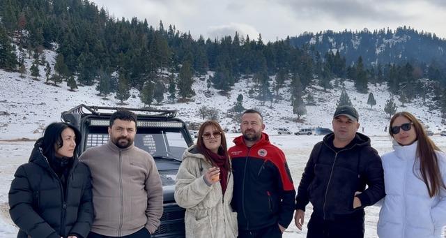 Torosların zirveleri beyaza b&uuml;r&uuml;nd&uuml;, Antalyalılar kar keyfini doyasıya yaşadı 2