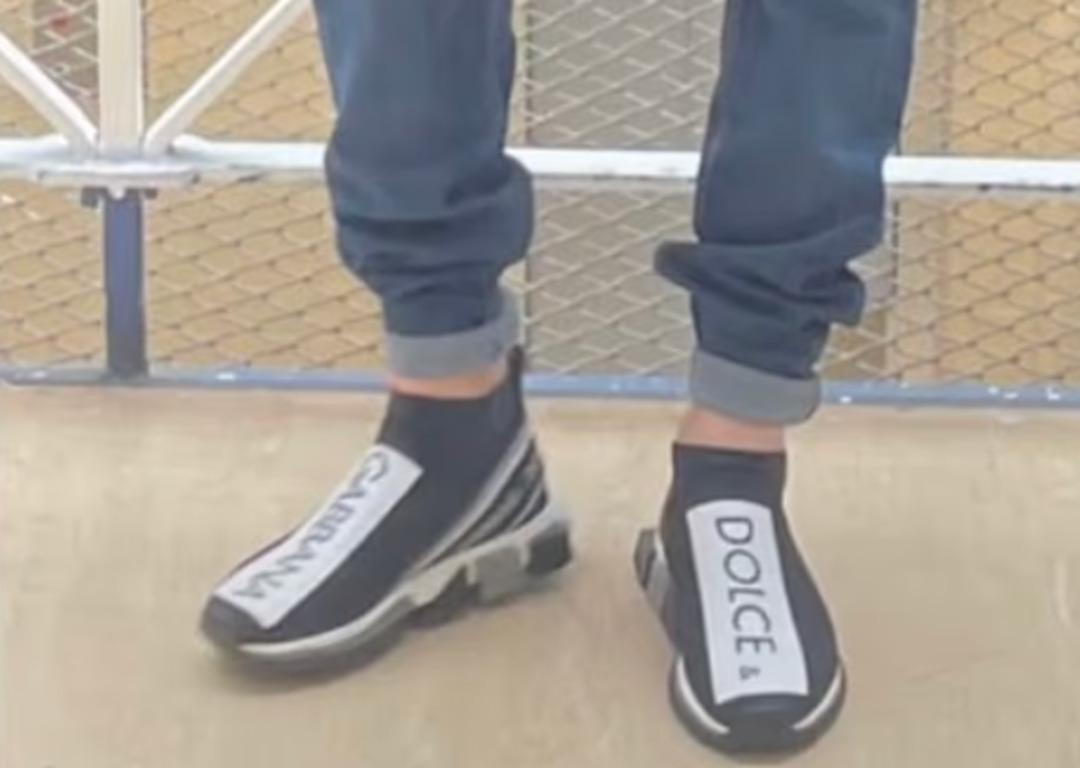 Gardiyanlar bile engel olamıyor: Cezaevinde canlı yayın a&ccedil;ıp bağış topluyor! 3