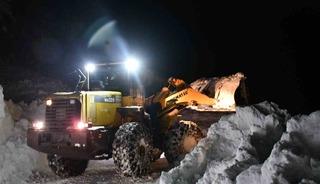 Beyt&uuml;şşebap&rsquo;ta kar kalınlığı 2 metreyi buldu