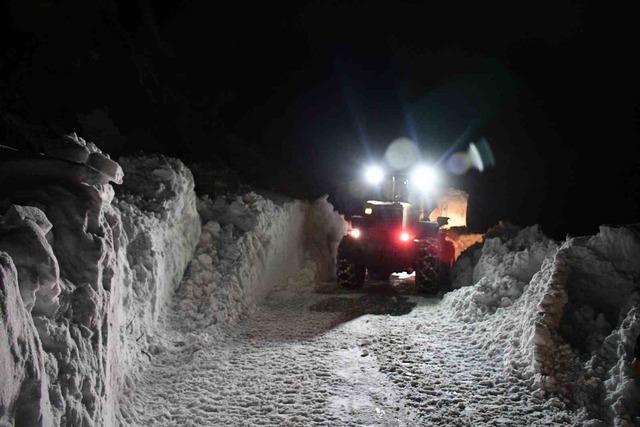 Beyt&uuml;şşebap&rsquo;ta kar kalınlığı 2 metreyi buldu 2