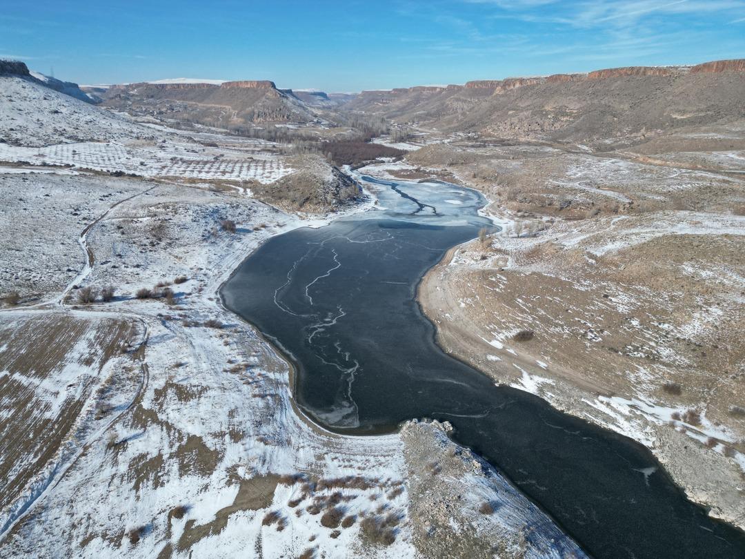 Kayseri de sıcaklık eksi 17 dereceye d&uuml;şt&uuml;! Baraj g&ouml;l&uuml; dondu 9