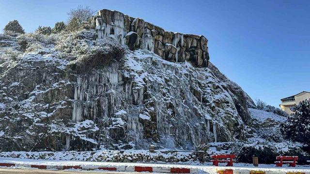 Tokat&rsquo;ta buz tutan şelalede kartpostallık g&ouml;r&uuml;nt&uuml;ler oluştu 4