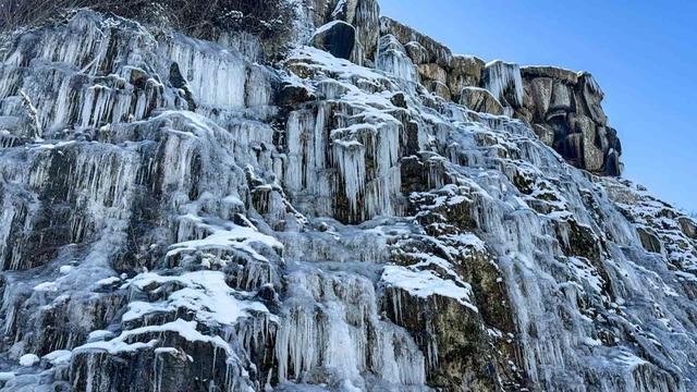 Tokat&rsquo;ta buz tutan şelalede kartpostallık g&ouml;r&uuml;nt&uuml;ler oluştu 3