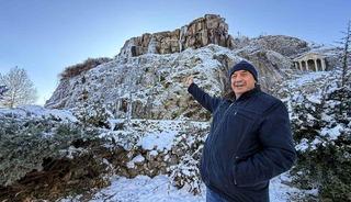 Tokat&rsquo;ta buz tutan şelalede kartpostallık g&ouml;r&uuml;nt&uuml;ler oluştu