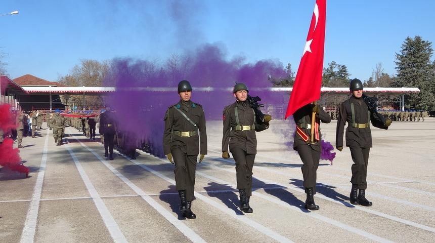 Isparta'da komandolar mezun oldu, aileler gurur ve duygu dolu anlar yaşadı