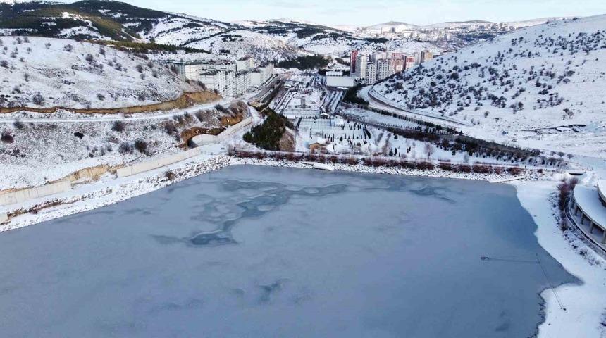 Yozgat&rsquo;ta kar yağışının ardından soğuk hava etkili oldu, g&ouml;letler dondu