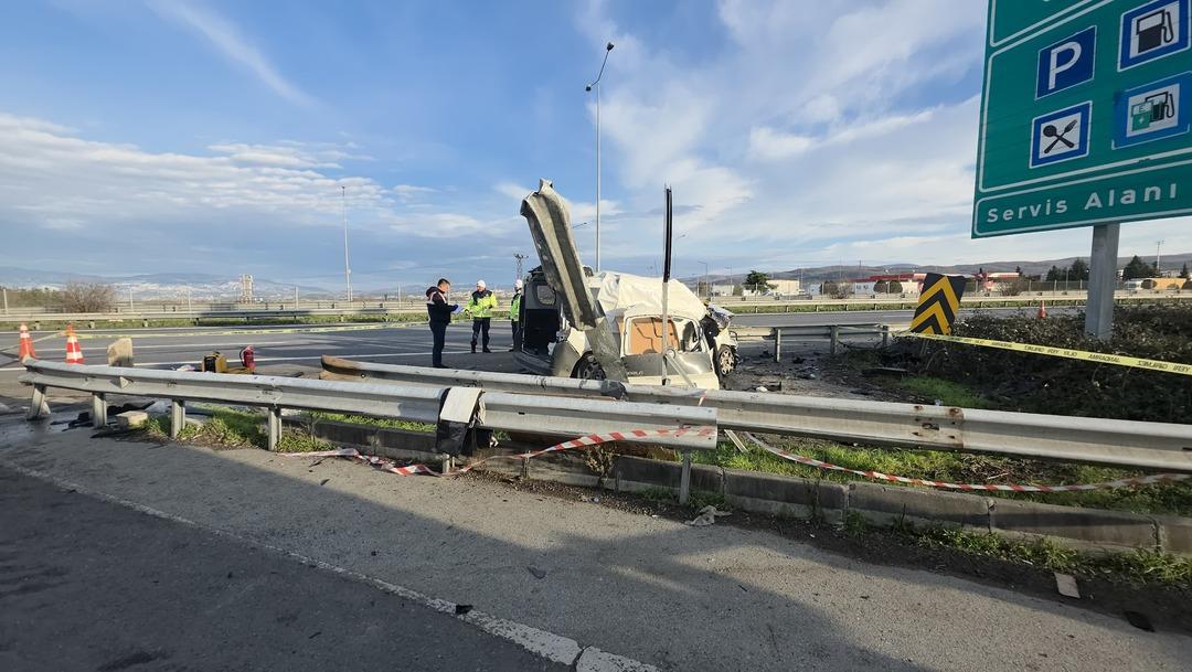 TEM de feci kaza kamerada: Bariyerlere ok gibi saplandı! 2 kişi hayatını kaybetti 2