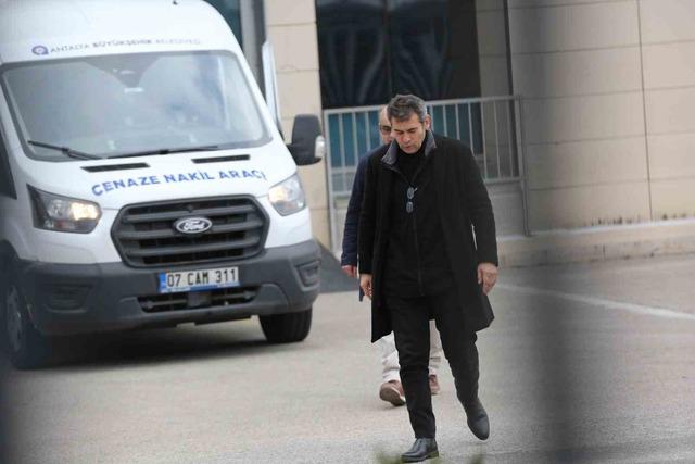 Antalya&rsquo;da bı&ccedil;aklanarak &ouml;ld&uuml;r&uuml;len anne ve kızının cenazeleri Ankara&rsquo;ya g&ouml;t&uuml;r&uuml;ld&uuml; 1