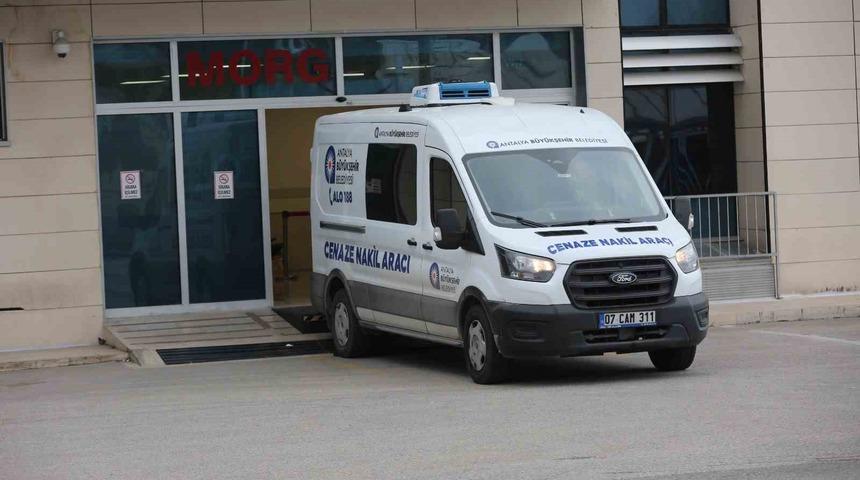 Antalya&rsquo;da bı&ccedil;aklanarak &ouml;ld&uuml;r&uuml;len anne ve kızının cenazeleri Ankara&rsquo;ya g&ouml;t&uuml;r&uuml;ld&uuml;