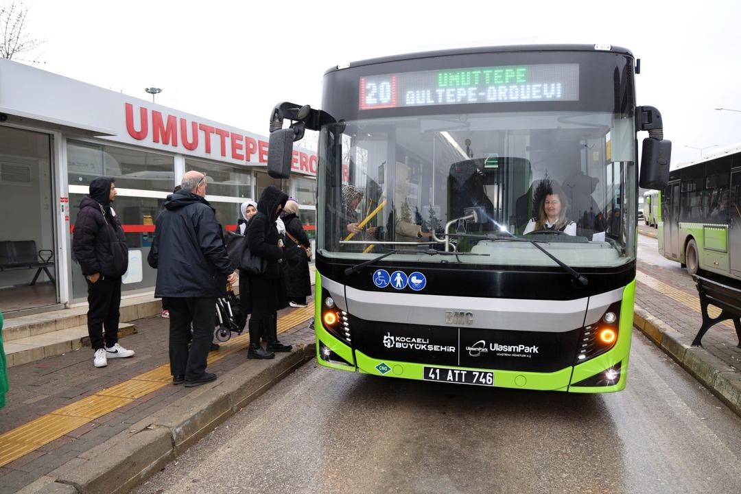 &Ouml;ğretmenliği bıraktı, otob&uuml;s şof&ouml;rl&uuml;ğ&uuml;ne ge&ccedil;ti 3