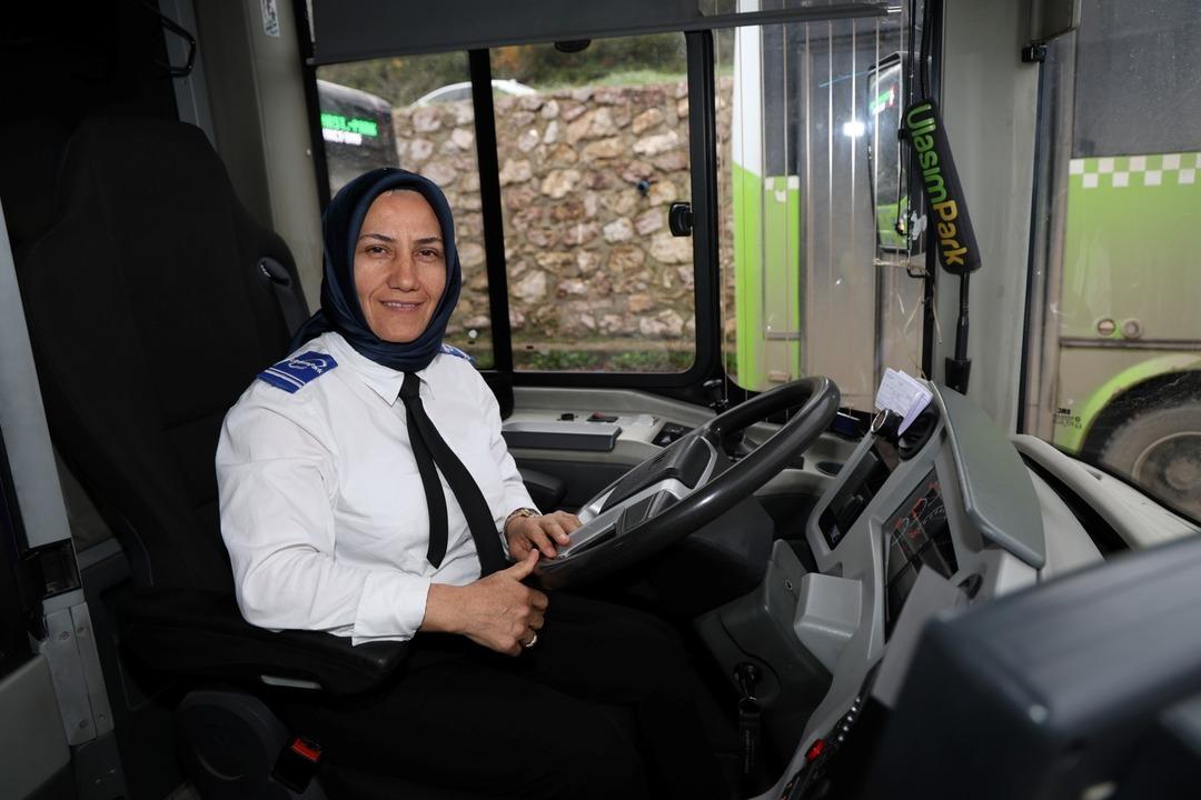 &Ouml;ğretmenliği bıraktı, otob&uuml;s şof&ouml;rl&uuml;ğ&uuml;ne ge&ccedil;ti 1