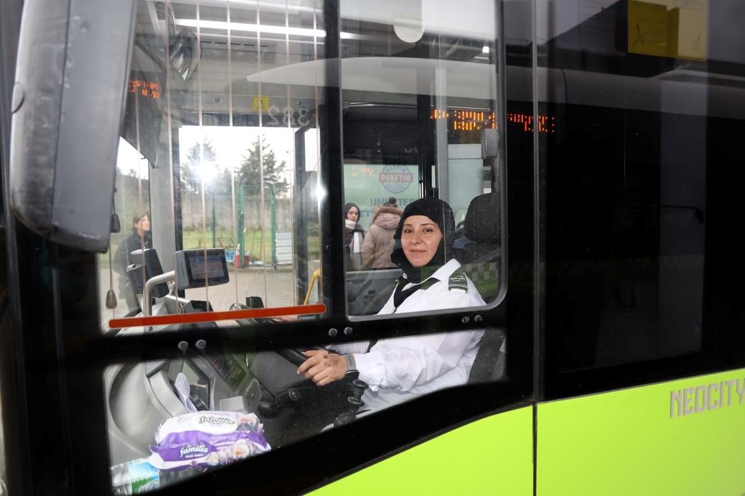 &Ouml;ğretmenliği bıraktı, otob&uuml;s şof&ouml;rl&uuml;ğ&uuml;ne ge&ccedil;ti 5