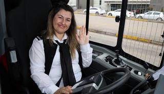 &Ouml;ğretmenliği bıraktı, otob&uuml;s şof&ouml;rl&uuml;ğ&uuml;ne ge&ccedil;ti