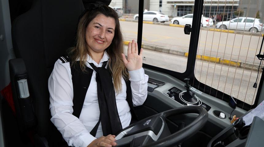 &Ouml;ğretmenliği bıraktı, otob&uuml;s şof&ouml;rl&uuml;ğ&uuml;ne ge&ccedil;ti