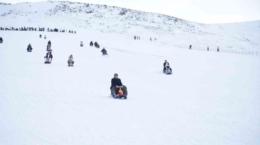 Kar keyfi Keten&ccedil;imen Kayak Merkezi&rsquo;nde yaşandı