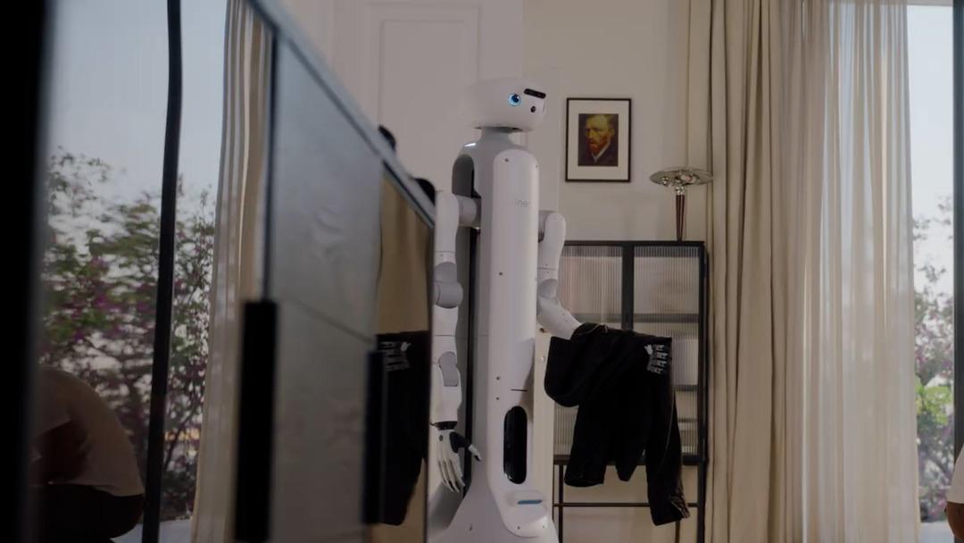 Ev işlerini devralmaya aday insansı robot: &Ccedil;amaşır yıkayıp kahvaltı bile hazırlıyor 2