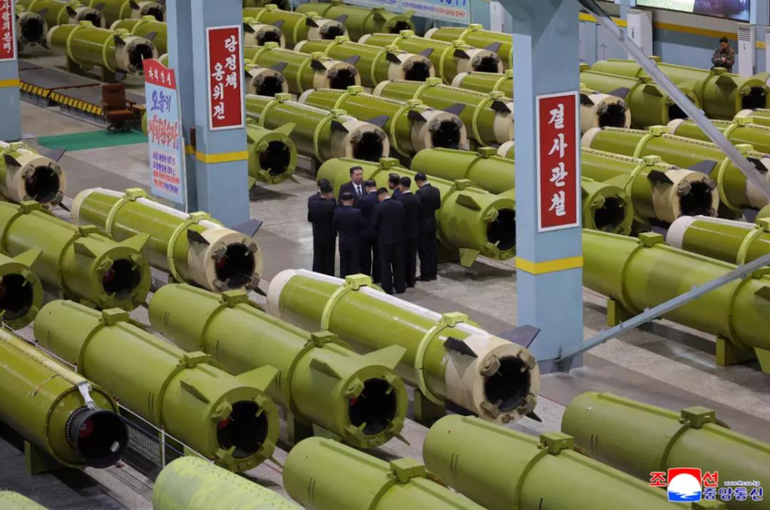 T&uuml;m d&uuml;nya Amerika yı konuşurken... Kim Jong-un emri verdi, hipersonik f&uuml;ze ateşlendi 3