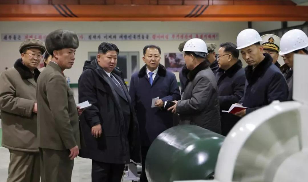 T&uuml;m d&uuml;nya Amerika yı konuşurken... Kim Jong-un emri verdi, hipersonik f&uuml;ze ateşlendi 4