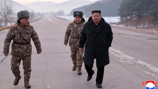 Tüm dünya Amerika'yı konuşurken... Kim Jong-un emri verdi, hipersonik füze ateşlendi