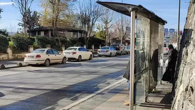 Esenler'de 1 aylık bebeği durağa bıraktılar! Anne ve anneanne gözaltına alındı