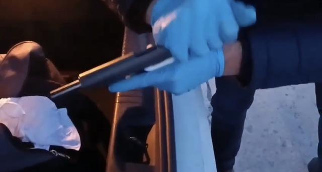 Samsun&rsquo;da ş&uuml;pheli ara&ccedil;tan 3 adet ruhsatsız tabanca ele ge&ccedil;irildi 1