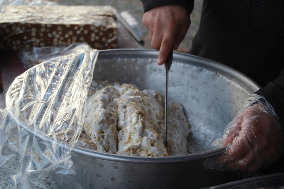 Kışın &uuml;ş&uuml;tmeyen tescilli helva: Yapımı 3 g&uuml;n s&uuml;r&uuml;yor 2