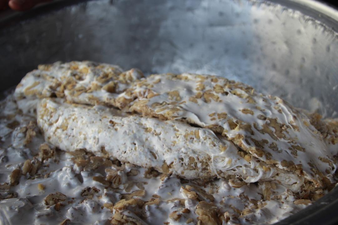 Kışın &uuml;ş&uuml;tmeyen tescilli helva: Yapımı 3 g&uuml;n s&uuml;r&uuml;yor 3