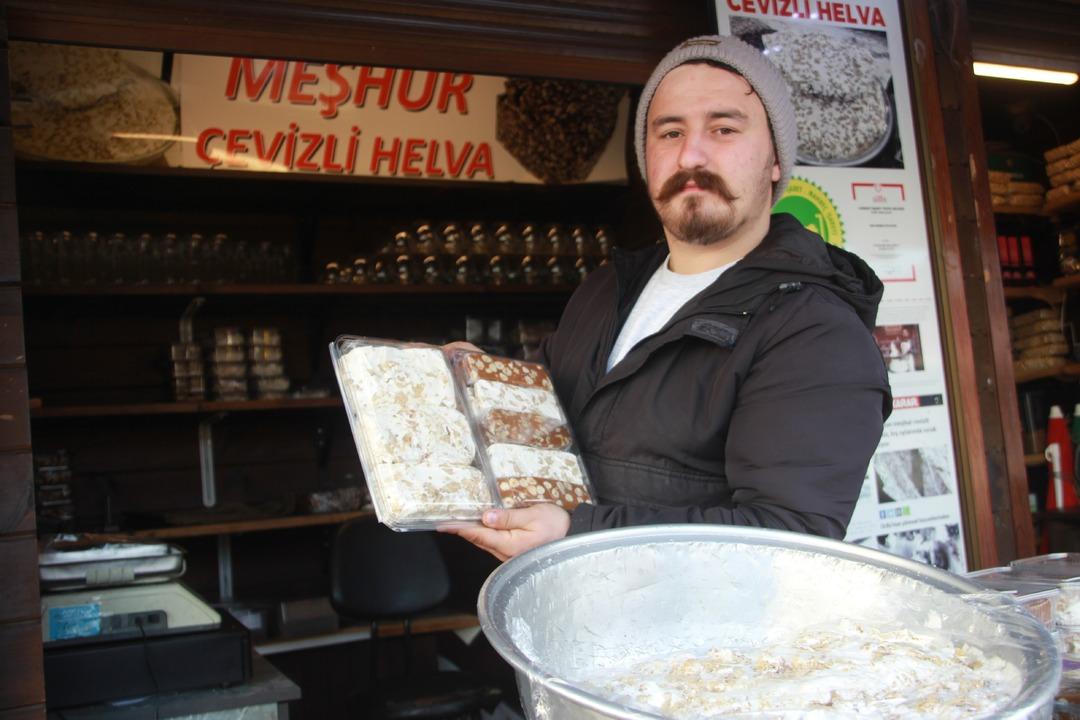 Kışın &uuml;ş&uuml;tmeyen tescilli helva: Yapımı 3 g&uuml;n s&uuml;r&uuml;yor 5