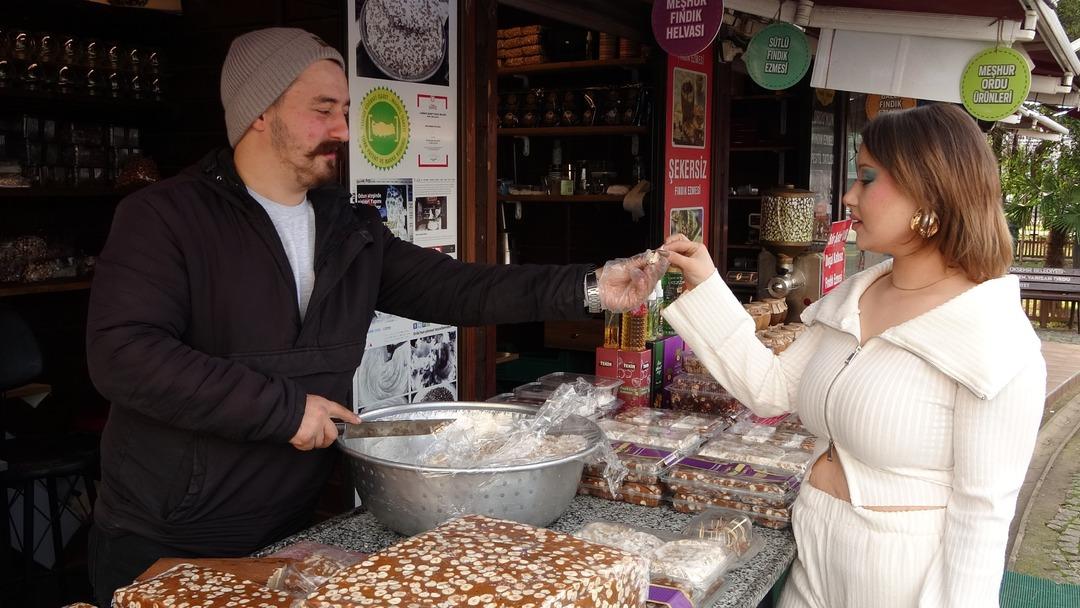 Kışın &uuml;ş&uuml;tmeyen tescilli helva: Yapımı 3 g&uuml;n s&uuml;r&uuml;yor 6