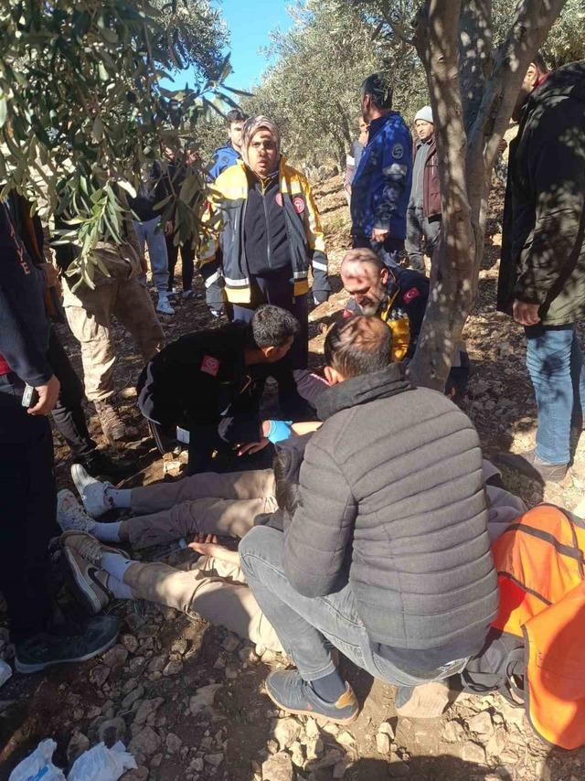 &Ouml;ğrenci servisi zeytinliğe u&ccedil;tu: 5 yaralı 3