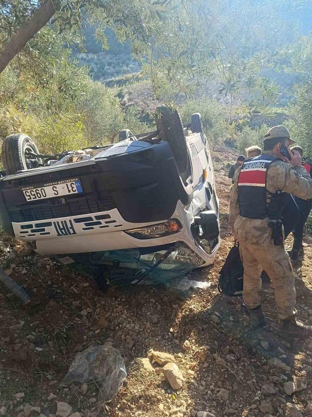 &Ouml;ğrenci servisi zeytinliğe u&ccedil;tu: 5 yaralı 1