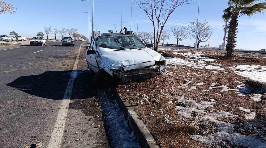 Şanlıurfa&rsquo;da otomobiller &ccedil;arpıştı: 4 yaralı