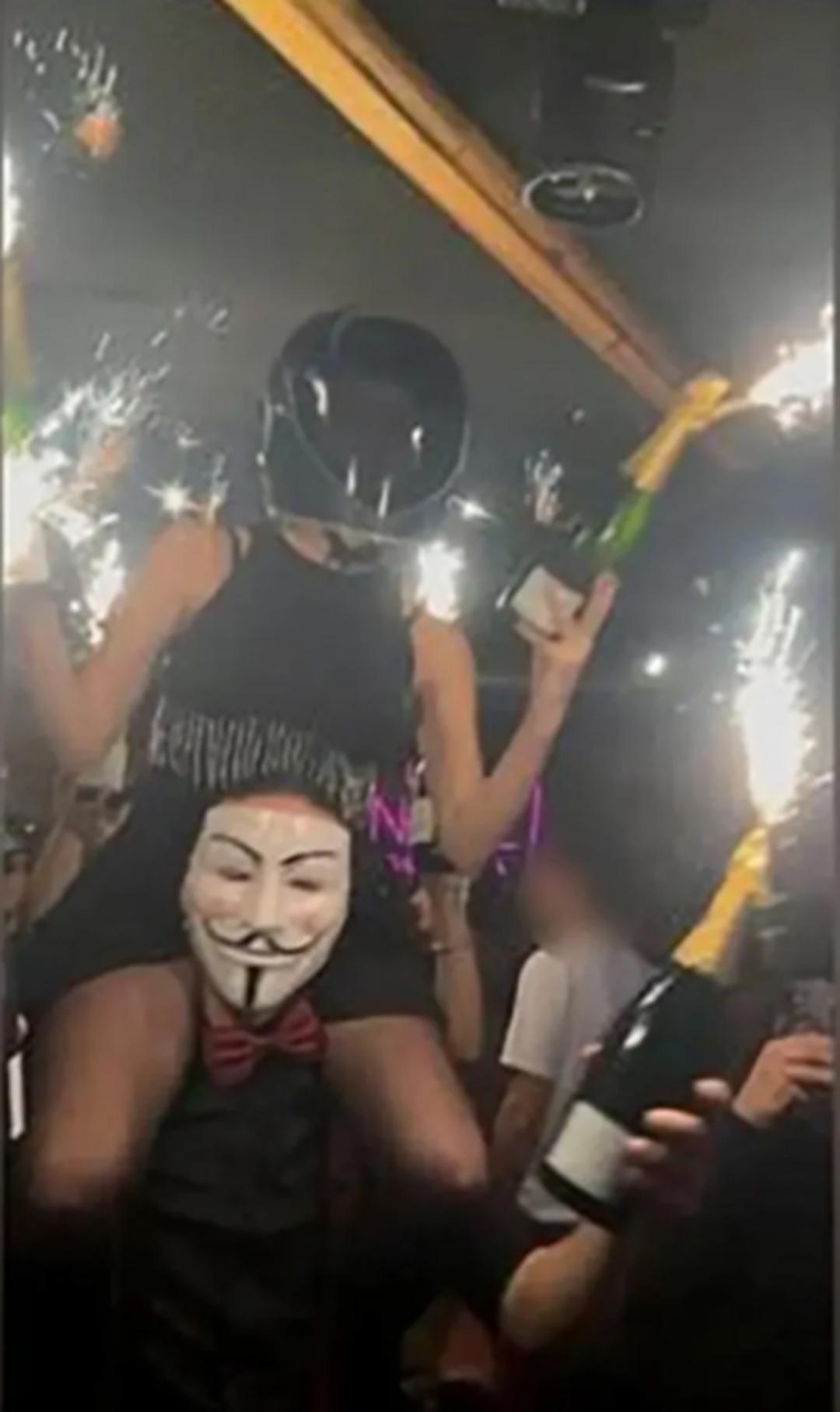 İsvi&ccedil;re deki yangının acı tablosu ortaya &ccedil;ıktı: &Ouml;len 40 kişinin 26 sı 18 yaşın altında! Onlardan biri de T&uuml;rk 2