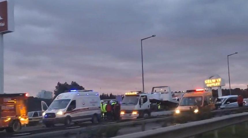 İzmir&rsquo;de zincirleme trafik kazası: 7 yaralı