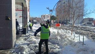 Şırnak&rsquo;ta kar seferberliği: Kaldırımlar k&uuml;reklerle temizlendi